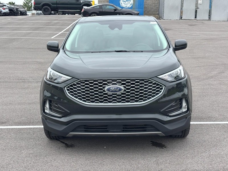 Ford Edge Vehicle Full-screen Gallery Image 08