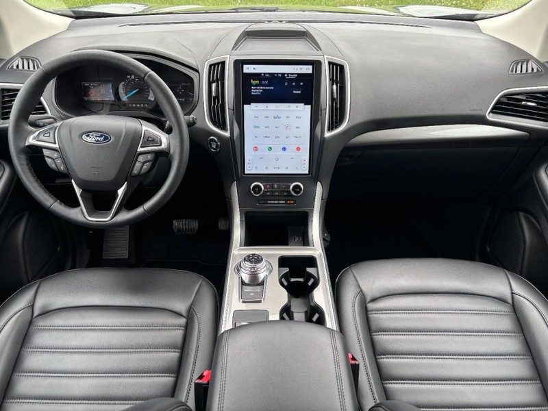 Ford Edge Vehicle Full-screen Gallery Image 11