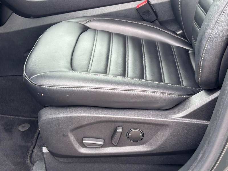 Ford Edge Vehicle Full-screen Gallery Image 15