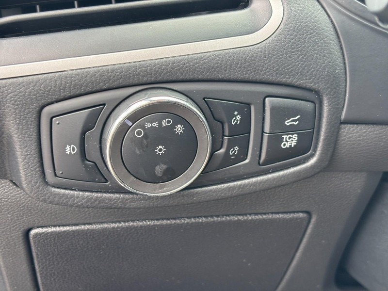 Ford Edge Vehicle Full-screen Gallery Image 17