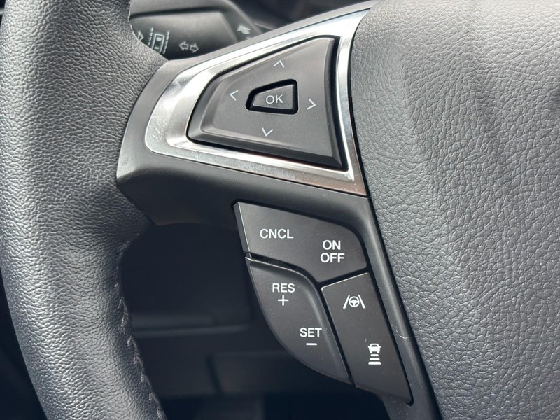 Ford Edge Vehicle Full-screen Gallery Image 18