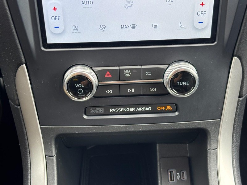 Ford Edge Vehicle Full-screen Gallery Image 24