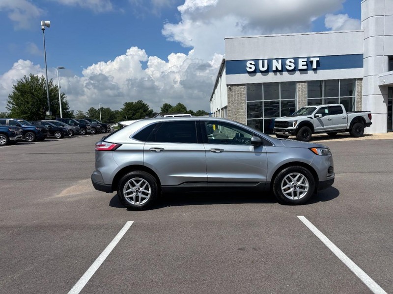 Ford Edge Vehicle Full-screen Gallery Image 02