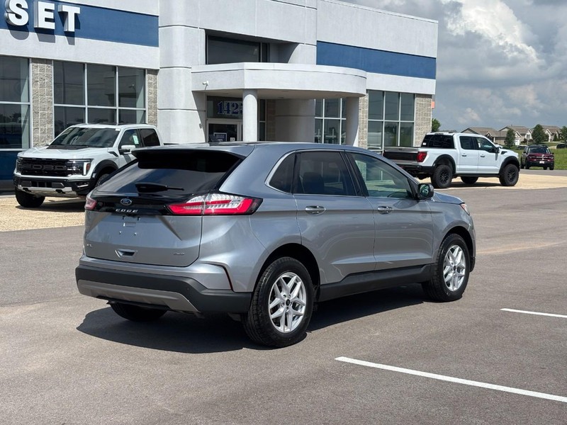 Ford Edge Vehicle Full-screen Gallery Image 03