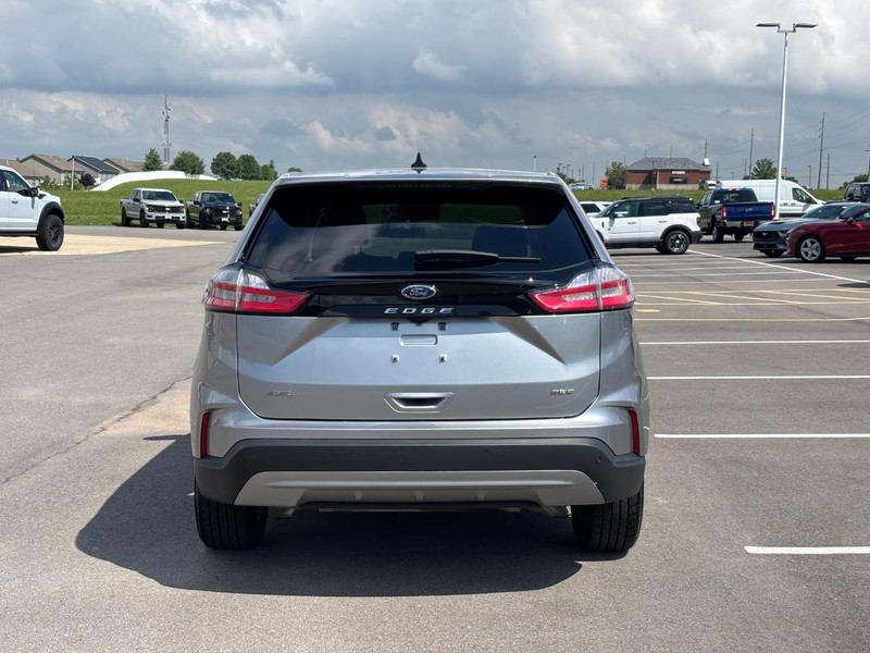 Ford Edge Vehicle Full-screen Gallery Image 04