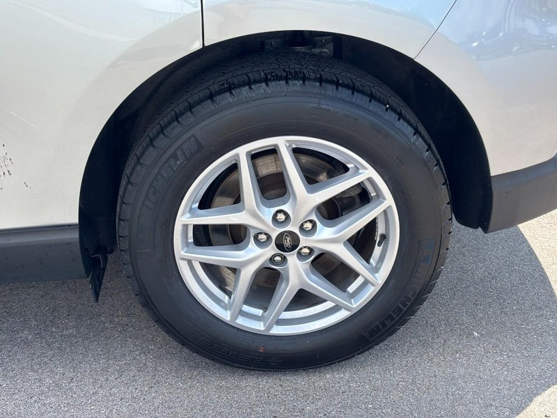 Ford Edge Vehicle Full-screen Gallery Image 09