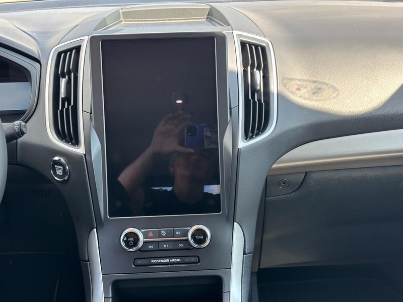 Ford Edge Vehicle Full-screen Gallery Image 13