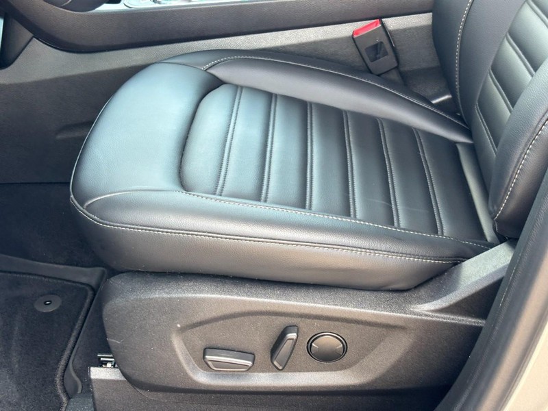 Ford Edge Vehicle Full-screen Gallery Image 15