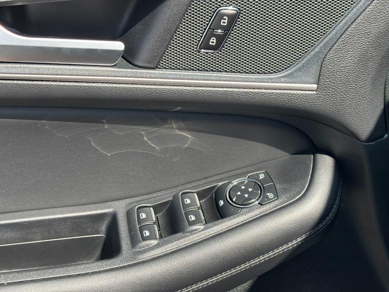 Ford Edge Vehicle Full-screen Gallery Image 16