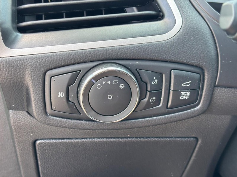 Ford Edge Vehicle Full-screen Gallery Image 17