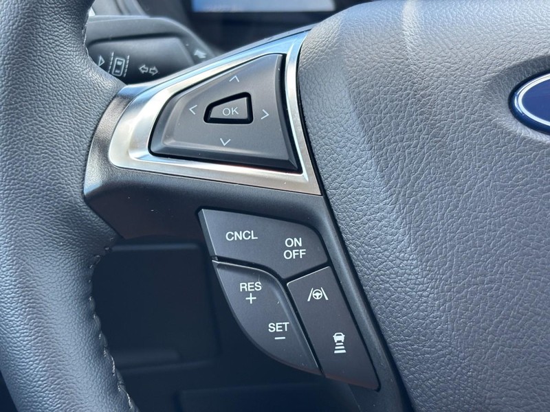 Ford Edge Vehicle Full-screen Gallery Image 18