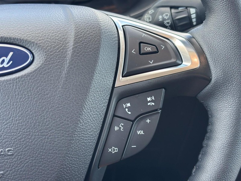 Ford Edge Vehicle Full-screen Gallery Image 19
