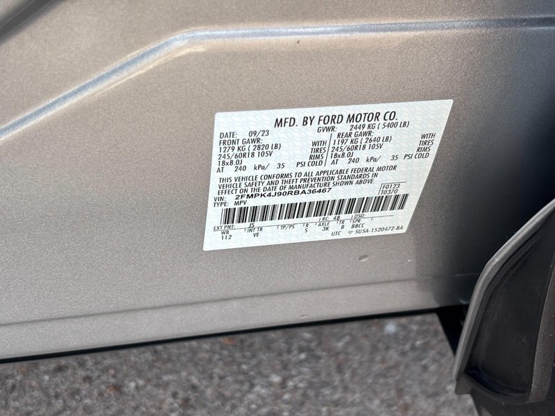 Ford Edge Vehicle Full-screen Gallery Image 25