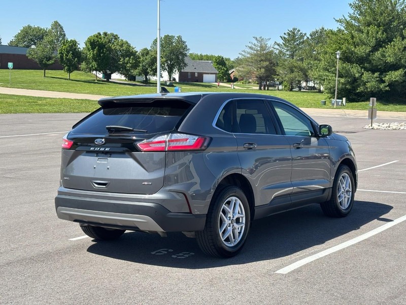 Ford Edge Vehicle Full-screen Gallery Image 03
