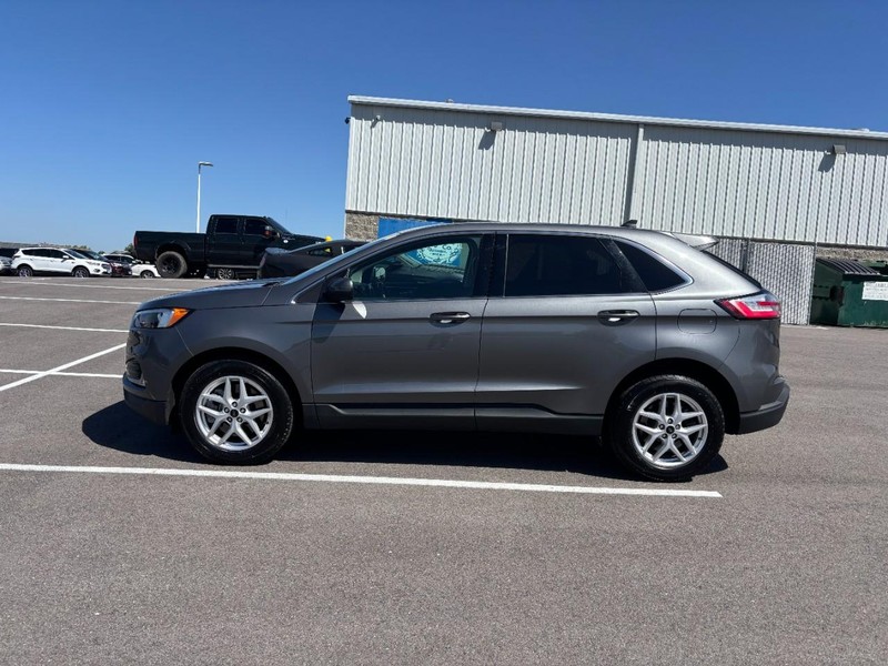 Ford Edge Vehicle Full-screen Gallery Image 06