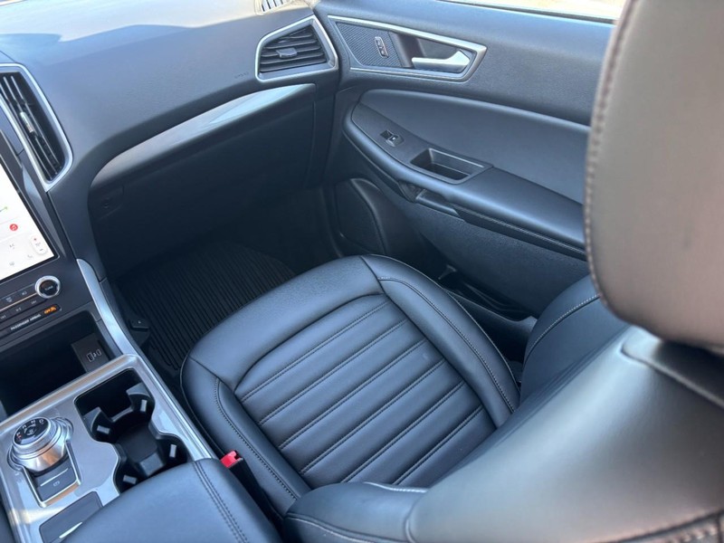 Ford Edge Vehicle Full-screen Gallery Image 14