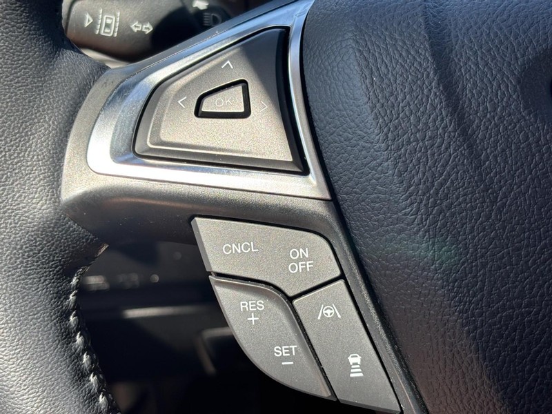 Ford Edge Vehicle Full-screen Gallery Image 17