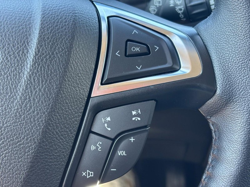 Ford Edge Vehicle Full-screen Gallery Image 18