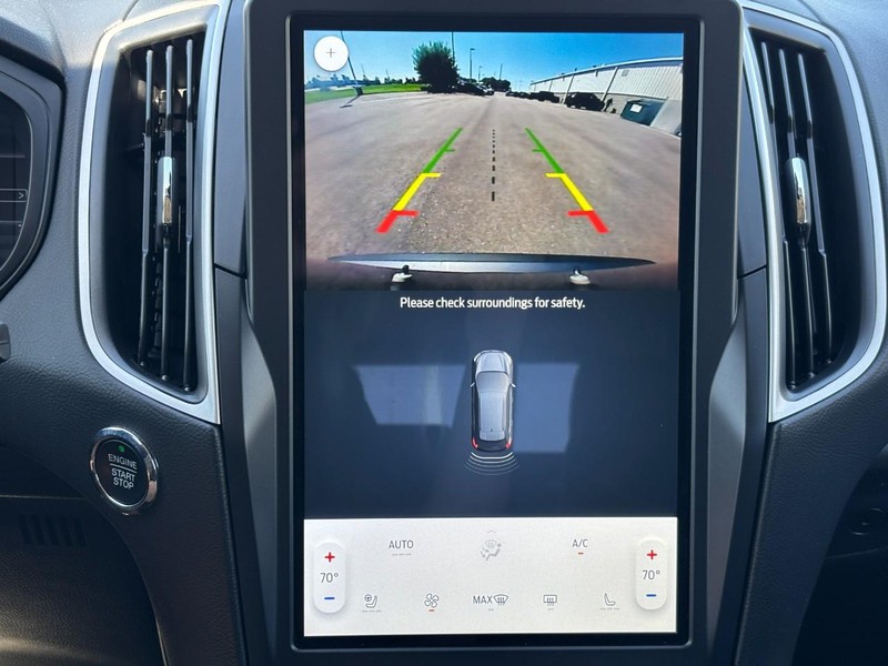 Ford Edge Vehicle Full-screen Gallery Image 22