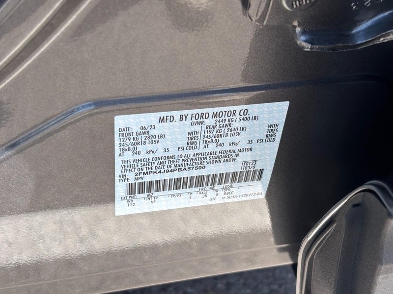 Ford Edge Vehicle Full-screen Gallery Image 24