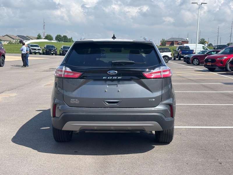 Ford Edge Vehicle Full-screen Gallery Image 04