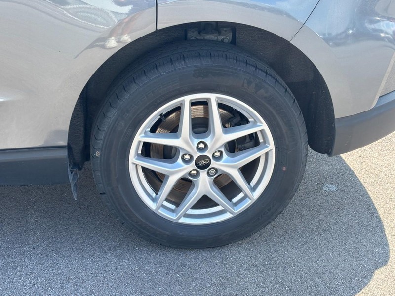 Ford Edge Vehicle Full-screen Gallery Image 09