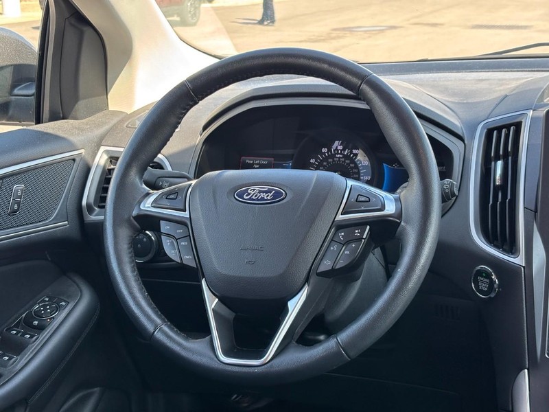 Ford Edge Vehicle Full-screen Gallery Image 12