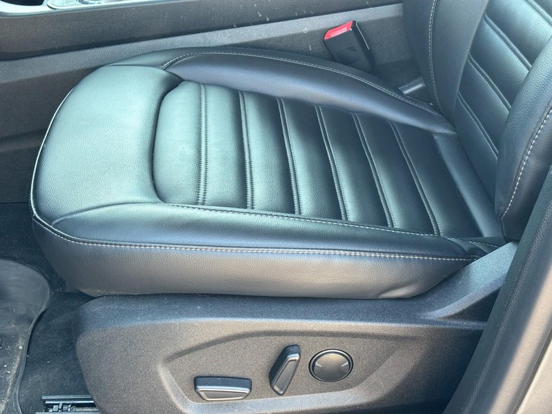 Ford Edge Vehicle Full-screen Gallery Image 15