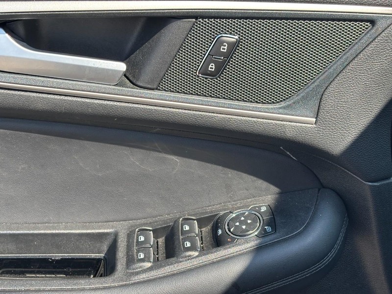 Ford Edge Vehicle Full-screen Gallery Image 16