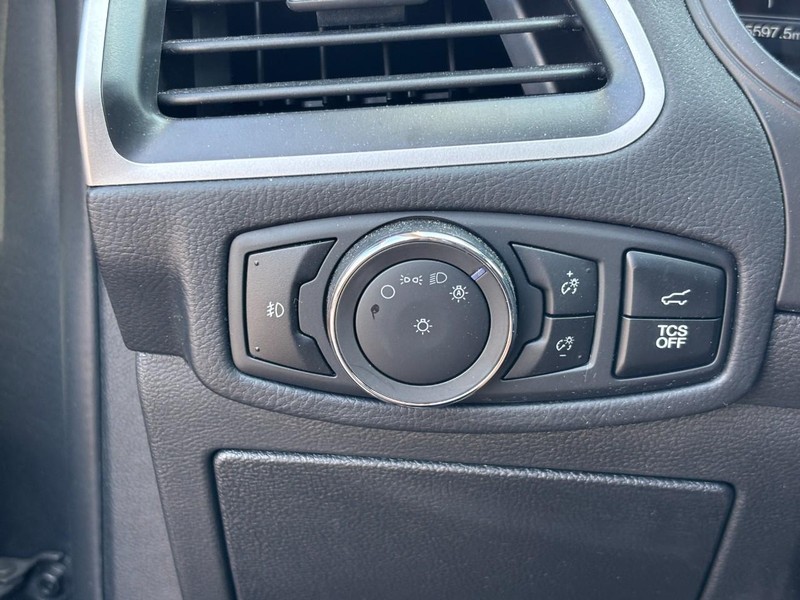 Ford Edge Vehicle Full-screen Gallery Image 17