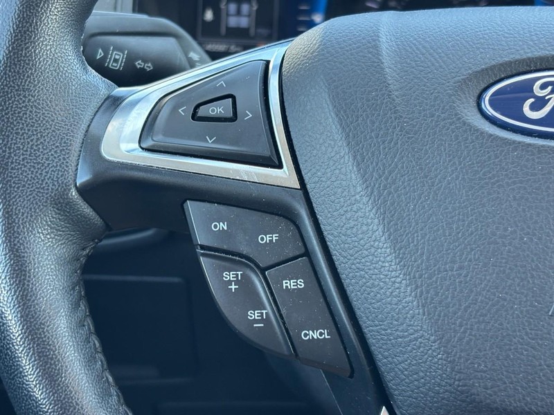 Ford Edge Vehicle Full-screen Gallery Image 18