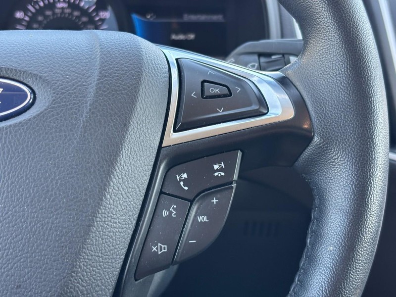 Ford Edge Vehicle Full-screen Gallery Image 19