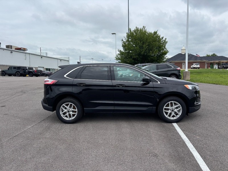 Ford Edge Vehicle Full-screen Gallery Image 02