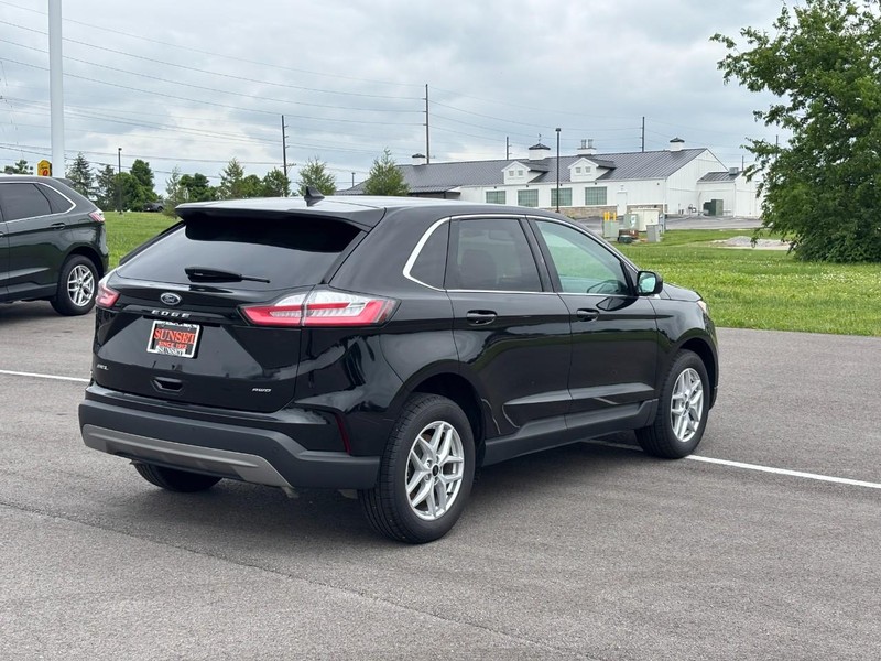 Ford Edge Vehicle Full-screen Gallery Image 03