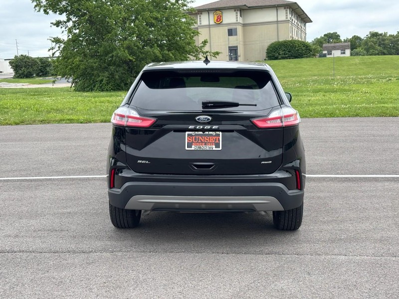Ford Edge Vehicle Full-screen Gallery Image 04