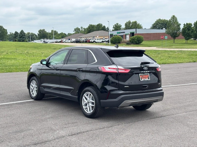 Ford Edge Vehicle Full-screen Gallery Image 05
