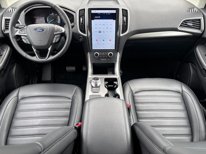 Ford Edge Vehicle Full-screen Gallery Image 11