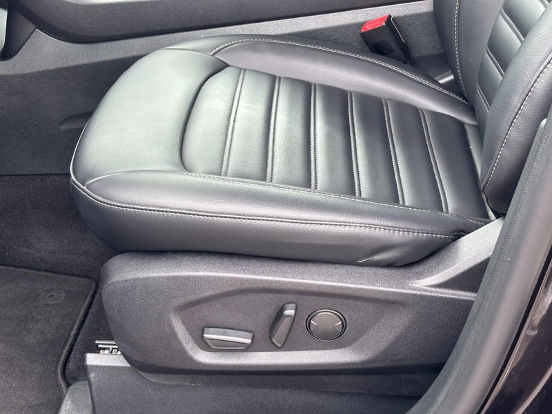Ford Edge Vehicle Full-screen Gallery Image 15