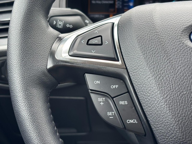 Ford Edge Vehicle Full-screen Gallery Image 17