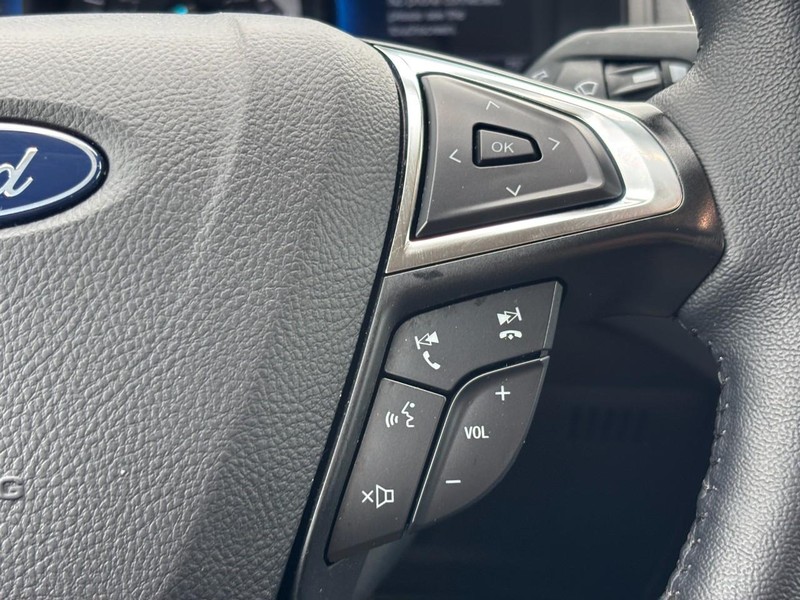 Ford Edge Vehicle Full-screen Gallery Image 18