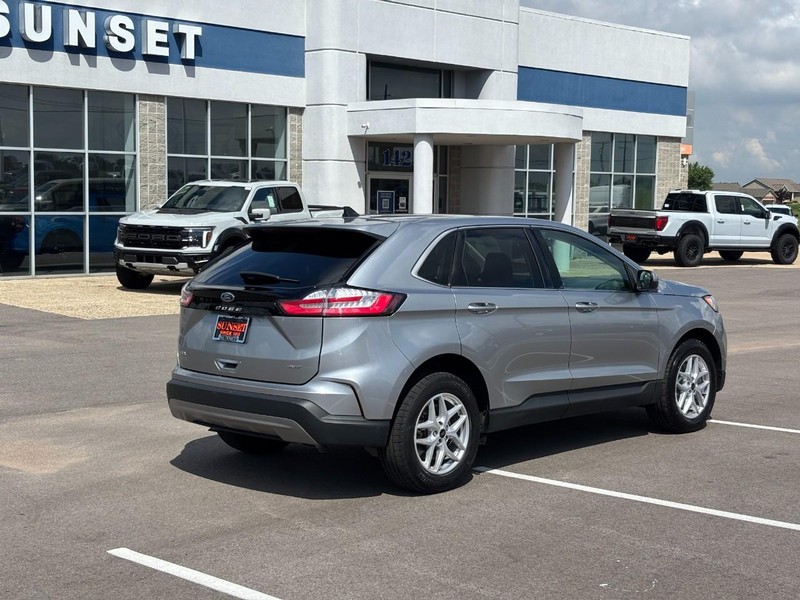 Ford Edge Vehicle Full-screen Gallery Image 03