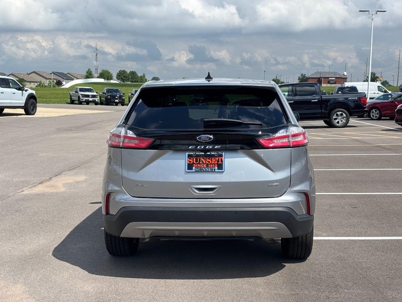 Ford Edge Vehicle Full-screen Gallery Image 04