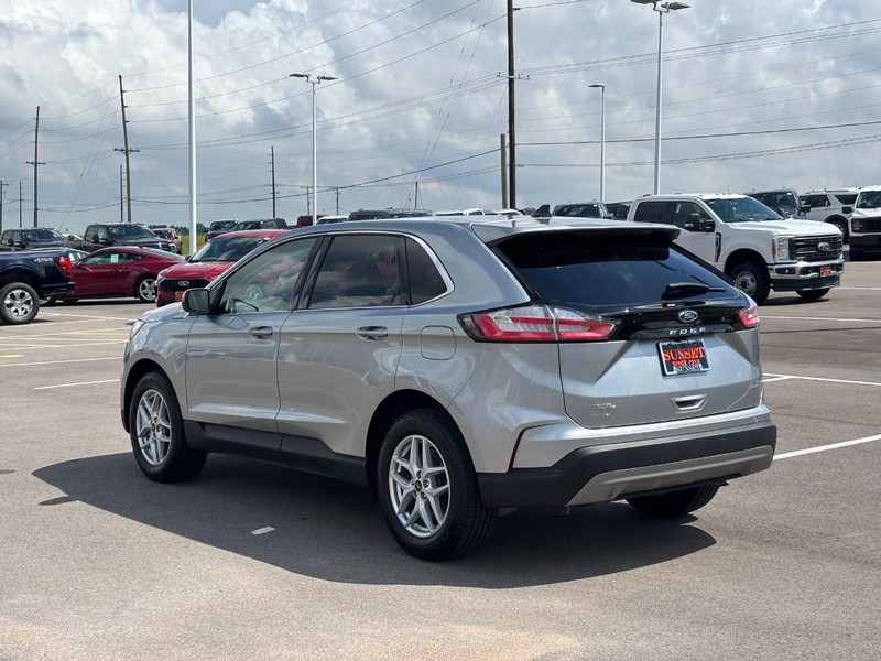Ford Edge Vehicle Full-screen Gallery Image 05