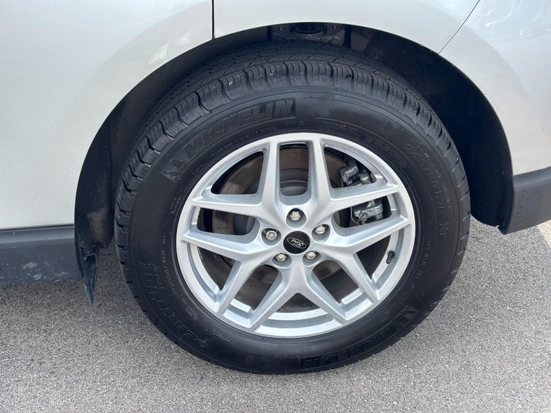 Ford Edge Vehicle Full-screen Gallery Image 09