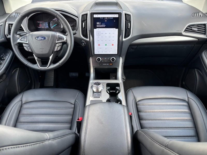 Ford Edge Vehicle Full-screen Gallery Image 11