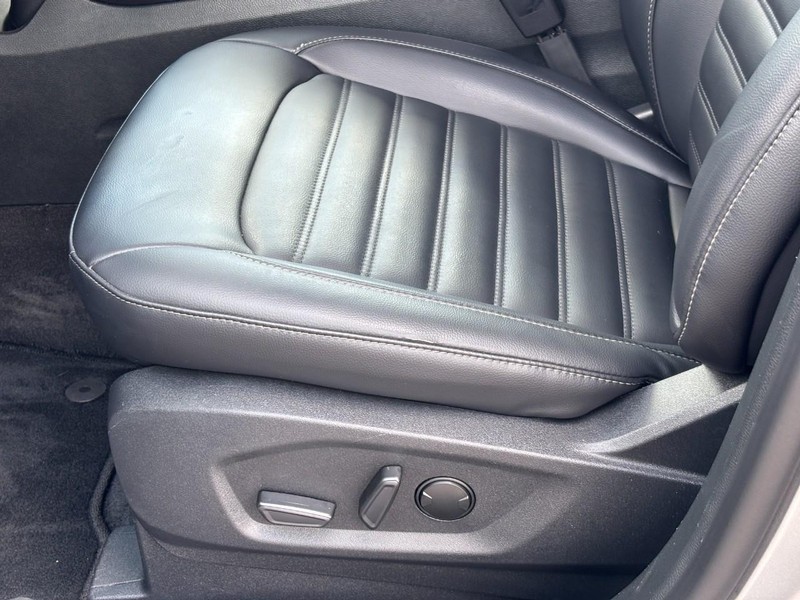 Ford Edge Vehicle Full-screen Gallery Image 15