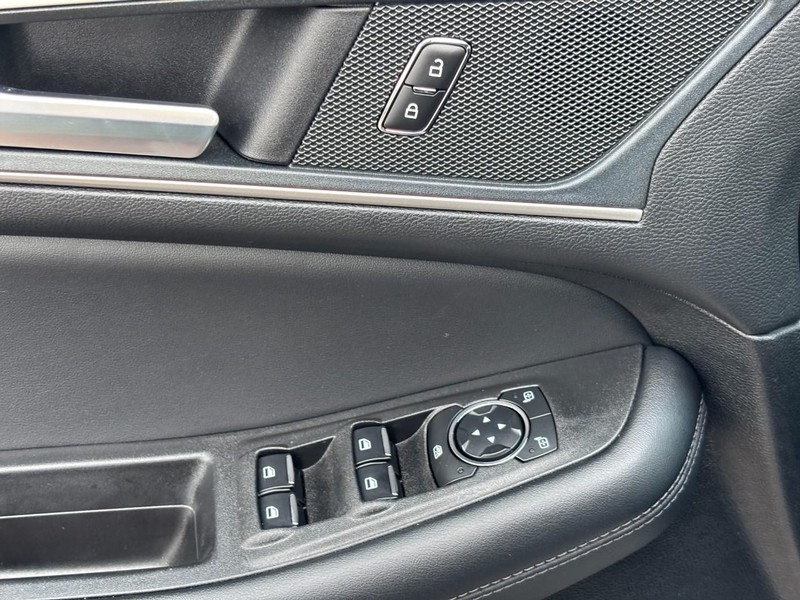 Ford Edge Vehicle Full-screen Gallery Image 16