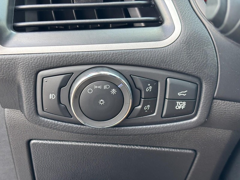 Ford Edge Vehicle Full-screen Gallery Image 17