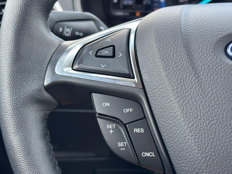 Ford Edge Vehicle Full-screen Gallery Image 18