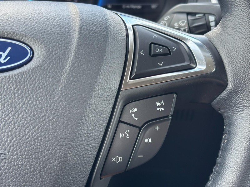 Ford Edge Vehicle Full-screen Gallery Image 19